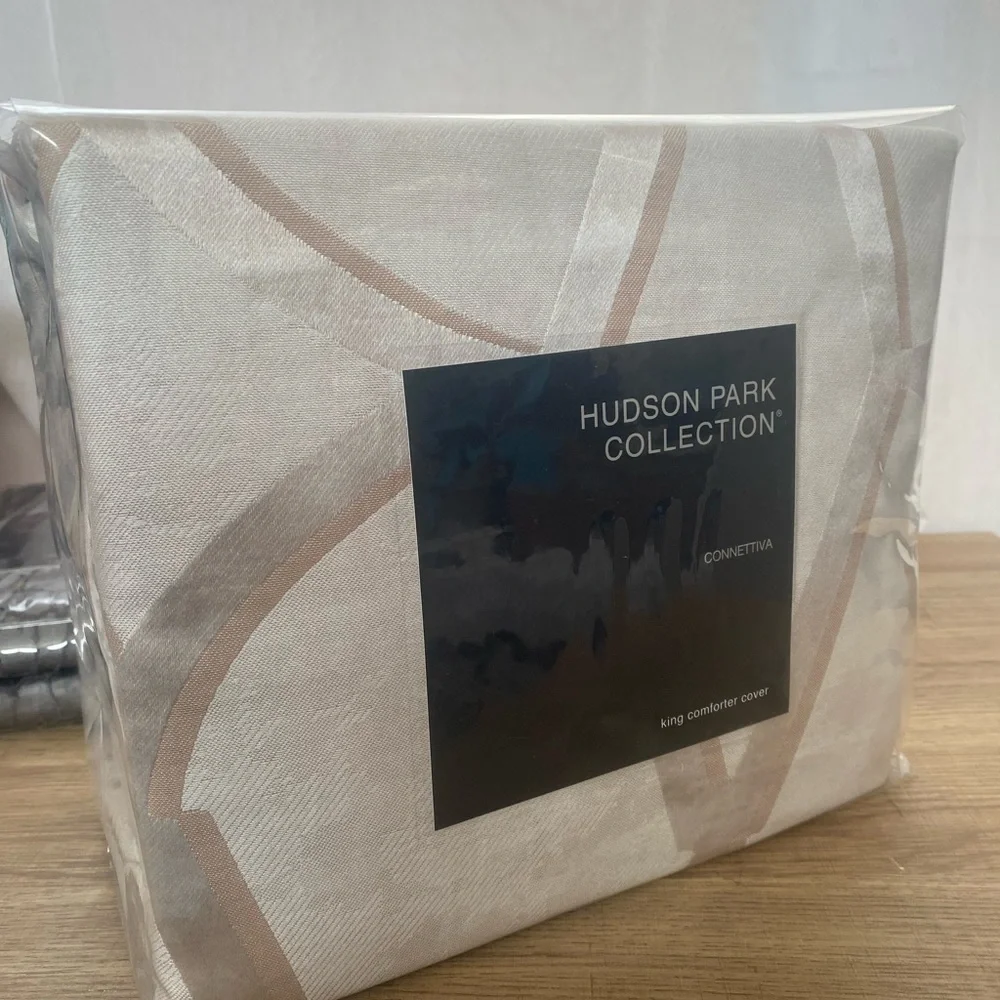 Hudson Park Connettiva King Duvet Cover. Champagne and 2 STANDARD Pillow Case